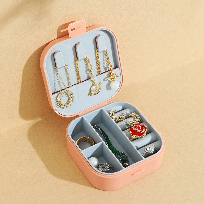 PP-PPR Multi-compartment Jewelry Storage Box 9*9*3.8cm